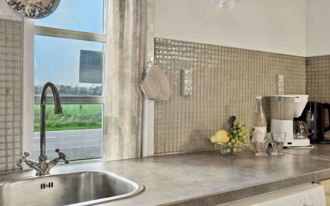 Haralde: Controsoffitto, Cucina, Interior Design, Pavimentazione, Idraulico Fixture, Lavandino Della Cucina, Rubinetto, Lavello, Pavimento, Casa