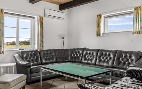 Haralde: Mobilia, Pavimentazione, Interior Design, Pavimento, Divano, Tavolo, Casa, Camera, Soggiorno, Soffitto