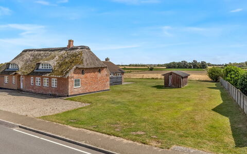Haralde: Cielo, Tetto, Villetta, Casa, Casa, Lotto, Area Rurale, Plain, Thatching, Villaggio