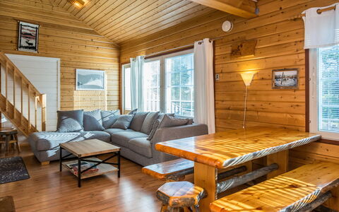 Hirvasaho B 2: Pavimentazione, Legna, Pavimento, Soffitto, Interior Design, Pavimento In Legno, Mobilia, Casa, Villetta, Latifoglie