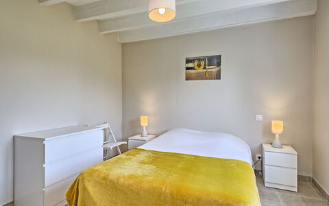 Les Agapanthes: Mobilia, Costruzione, Comfort, Legna, Tessile, Illuminazione, Giallo, Interior Design, Architettura