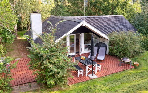 Ninni - 3.2Km from the Sea: Tetto, Casa, Lotto, Casa, Villetta, Estate, Edifici Giardino, Shade, Log Cabin, Landscaping