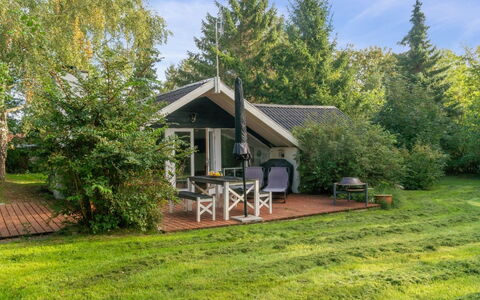 Ninni - 3.2Km from the Sea: Tetto, Casa, Lotto, Casa, Villetta, Estate, Edifici Giardino, Shade, Log Cabin, Landscaping