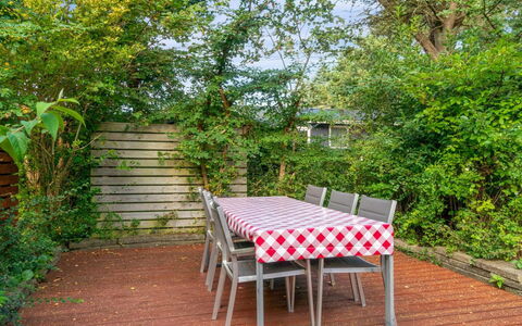 Ninni - 3.2Km from the Sea: Tetto, Casa, Lotto, Casa, Villetta, Estate, Edifici Giardino, Shade, Log Cabin, Landscaping