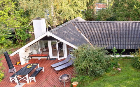 Ninni - 3.2Km from the Sea: Tetto, Casa, Lotto, Casa, Villetta, Estate, Edifici Giardino, Shade, Log Cabin, Landscaping