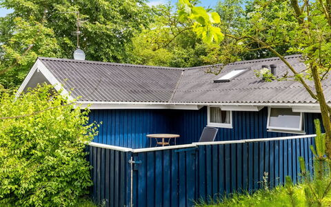 Alrun - 150M from the Sea: Blu, Legna, Tetto, Casa, Casa, Villetta, Raccordo, Shade, Backyard, Giardino