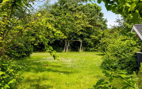 Alrun - 150M from the Sea: Verde, Ambiente Naturale, Foglia, Ramo, Vegetazione, Estate, Arbusto, Giardino, Lotto, Prato