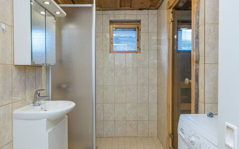 Kanerva 1C: Pavimentazione, Idraulico Fixture, Parete, Pavimento, Soffitto, Interior Design, Lavandino Del Bagno, Lavello, Bagno, Camera
