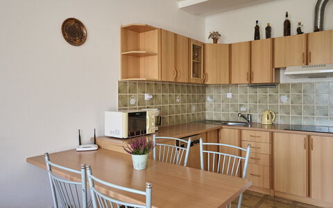 Špičák Ii: Tavolo, Mobilia, Proprietà, Cabinetry, Controsoffitto, Sedia, Legna, Interior Design, Illuminazione, Color Legno