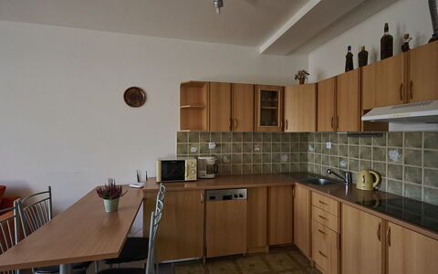 Špičák Ii: Cabinetry, Rubinetto, Lavandino Della Cucina, Controsoffitto, Proprietà, Mobilia, Lavello, Idraulico Fixture, Legna, Costruzione