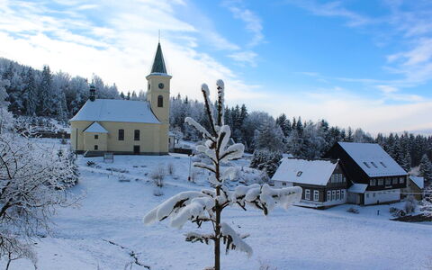 Špičák Ii: Nube, Cielo, Neve, Proprietà, Costruzione, Finestra, Pianta, Casa, Albero, Paesaggio Naturale