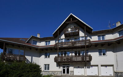 Harrachov 497: Cielo, Proprietà, Pianta, Finestra, Costruzione, Urban Design, Immobiliare, Facciata, Tetto, Città