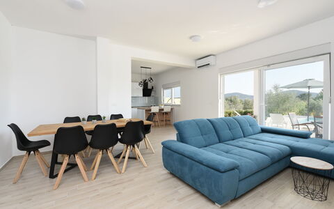 Anima: Tavolo, Mobilia, Divano, Casa, Illuminazione, Legna, Costruzione, Pianta, Soggiorno, Pavimentazione