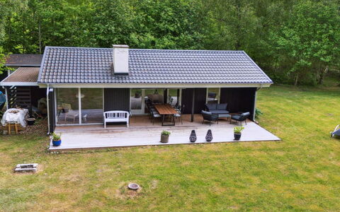 Judyta - 250M to the Fjord: Mobilia, Interior Design, Pavimentazione, Legna, Pavimento, Soffitto, Pavimento In Legno, Sedia, Tavolo, Illuminazione