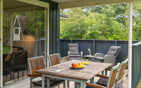 Sunaj: Tetto, Casa, Porta, Villetta, Shade, Raccordo, Cortile, Estate, Backyard