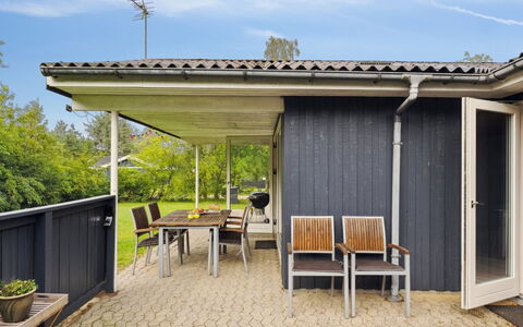 Sunaj: Tetto, Casa, Porta, Villetta, Shade, Raccordo, Cortile, Estate, Backyard