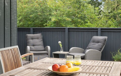 Sunaj: Tetto, Casa, Porta, Villetta, Shade, Raccordo, Cortile, Estate, Backyard
