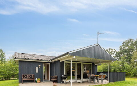 Sunaj: Tetto, Casa, Porta, Villetta, Shade, Raccordo, Cortile, Estate, Backyard