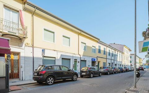 Libeccio: Acqua, Cielo, Piscina, Pianta, Azzurro, Blu, Albero, Mobili Da Esterno, Costruzione, Shade