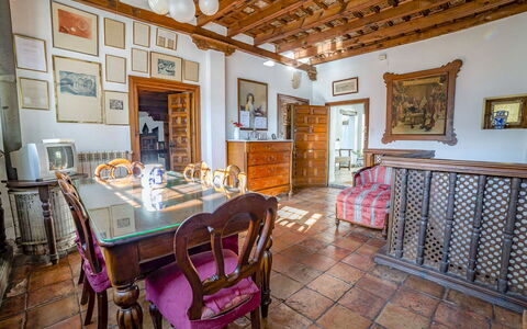 Carmen del Agua: Mobilia, Cornice, Proprietà, Tavolo, Sedia, Legna, Illuminazione, Interior Design, Pavimentazione, Pavimento