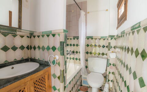 Carmen del Agua: Idraulico Fixture, Bagno, Illuminazione, Interior Design, Pavimento, Lavello, Pavimentazione, Costruzione, Doccia, Idraulico