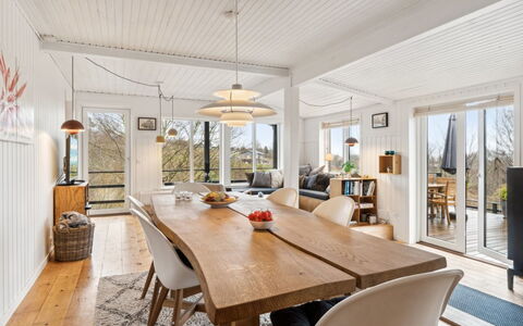 Leif - 400M from the Sea: Mobilia, Interior Design, Pavimentazione, Legna, Soffitto, Pavimento, Pavimento In Legno, Cucina & Sala Da Pranzo Tavolo, Sedia, Sala Da Pranzo