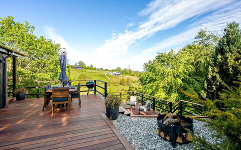 Leif - 400M from the Sea: Legna, Pavimento In Legno, Giardino, Deck, Latifoglie, Eco Hotel, Landscaping, Plank, Vaso Di Fiori, Backyard