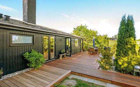 Leif - 400M from the Sea: Legna, Lotto, Villetta, Latifoglie, Groundcover, Plank, Giardino, Estate, Deck, Edifici Giardino