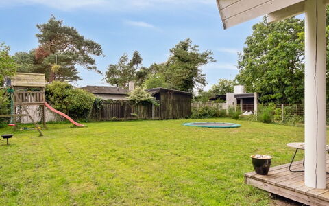 Keijo - 150M from the Sea: Tetto, Casa, Porta, Villetta, Shade, Raccordo, Cortile, Estate, Backyard