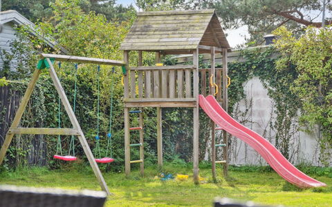 Keijo - 150M from the Sea: Tetto, Casa, Porta, Villetta, Shade, Raccordo, Cortile, Estate, Backyard