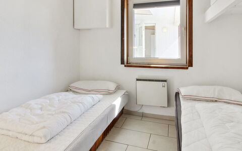 Nalin - 500M from the Sea: Letto, Camera Da Letto, Parete, Pavimento, Lenzuolo, Pavimentazione, Bedding, Interior Design, Soffitto, Telaio Del Letto