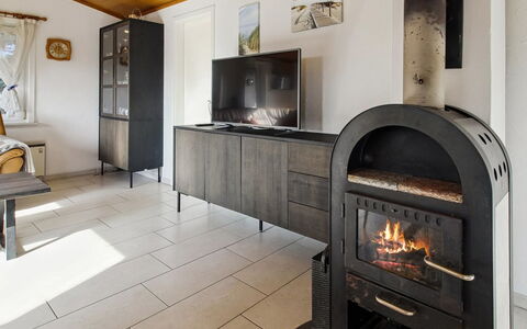 Nalin - 500M from the Sea: Mobilia, Pavimentazione, Legna, Interior Design, Pavimento, Soffitto, Camera, Soggiorno, Pavimento In Legno, Elettrodomestico