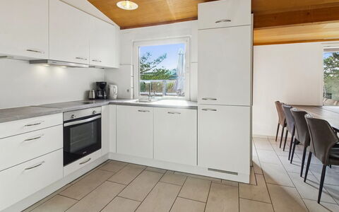 Nalin - 500M from the Sea: Pavimentazione, Cucina, Interior Design, Pavimento, Controsoffitto, Legna, Soffitto, Cabinetry, Elettrodomestico Da Cucina, Mobilia