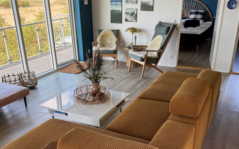 Berta - 70M to the Fjord: Mobilia, Interior Design, Pavimentazione, Divano, Pavimento, Legna, Soggiorno, Camera, Appartamento, Illuminazione