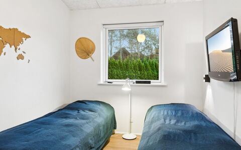 Berta - 70M to the Fjord: Parete, Camera Da Letto, Letto, Lenzuolo, Pavimento, Pavimentazione, Interior Design, Bedding, Soffitto, Illuminazione