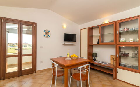 Fertas: Mobilia, Proprietà, Tavolo, Legna, Costruzione, Arancia, Cabinetry, Casa, Interior Design, Pavimentazione