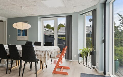 Byrial - 600M from the Sea: Mobilia, Interior Design, Legna, Soffitto, Pavimentazione, Pavimento, Tavolo, Sedia, Lampada, Cucina & Sala Da Pranzo Tavolo