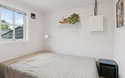Byrial - 600M from the Sea: Legna, Pavimentazione, Soffitto, Pavimento, Interior Design, Camera Da Letto, Illuminazione, Mobilia, Letto, Camera