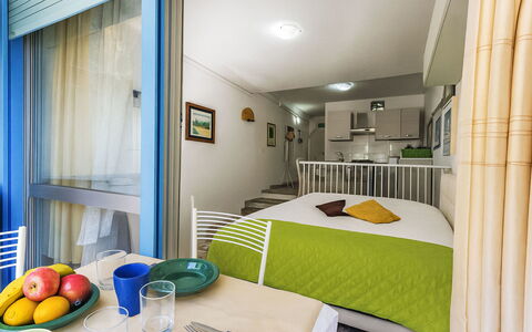 La Pineta: Interior Design, Mobilia, Pavimentazione, Pavimento, Camera, Soffitto, Appartamento, Camera Da Letto, Casa, Letto