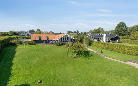 Algut - 75M from the Sea: Tetto, Casa, Lotto, Casa, Villetta, Estate, Edifici Giardino, Shade, Log Cabin, Landscaping