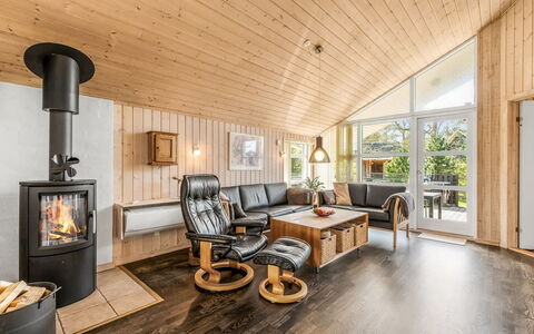 Rekke - 300M to the Fjord: Legna, Soffitto, Pavimentazione, Interior Design, Mobilia, Pavimento In Legno, Casa, Pavimento, Soggiorno, Latifoglie