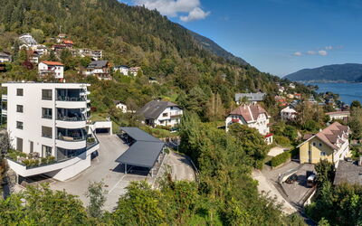 Ossiacher See 100: Cielo, Nube, Giorno, Proprietà, Costruzione, Montagna, Albero, Vegetazione, Casa, Pianta