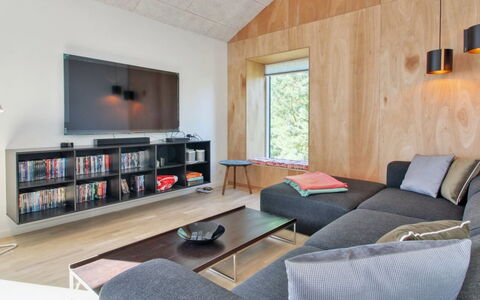 Razmo - 2.5Km from the Sea: Soffitto, Pavimentazione, Interior Design, Pavimento, Materiale Composito, Mobilia, Ricorrere, Hotel, Design, Illuminazione Diurna