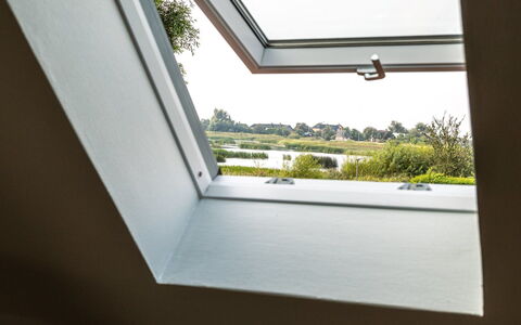 Arnora - 48Km from the Sea: Mobilia, Interior Design, Pavimentazione, Legna, Pavimento, Soffitto, Pavimento In Legno, Sedia, Tavolo, Illuminazione