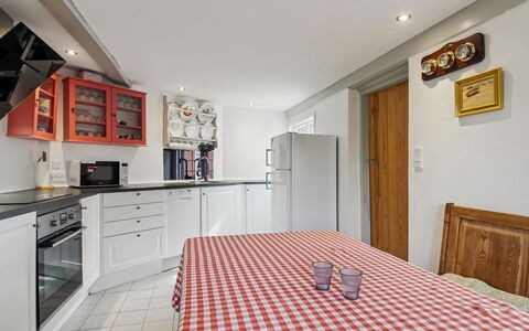 Arnora - 48Km from the Sea: Mobilia, Interior Design, Legna, Cucina, Soffitto, Pavimentazione, Camera, Pavimento, Cabinetry, Illuminazione