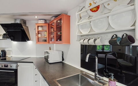 Arnora - 48Km from the Sea: Cucina, Interior Design, Elettrodomestico Da Cucina, Controsoffitto, Apparecchio Major, Cabinetry, Soffitto, Mobilia, Lampada, Illuminazione