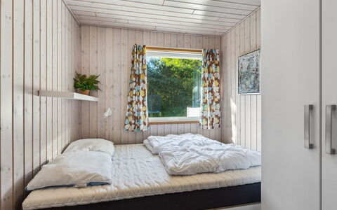 Viljo - 30Km from the Sea: Legna, Interior Design, Mobilia, Camera Da Letto, Pavimentazione, Letto, Pavimento, Soffitto, Casa, Camera