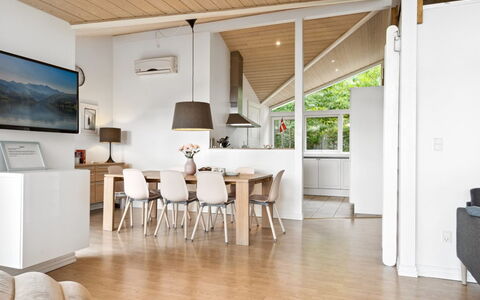 Thjodulf - 300M from the Sea: Interior Design, Mobilia, Pavimentazione, Pavimento, Legna, Soffitto, Pavimento In Legno, Divano, Soggiorno, Lampada