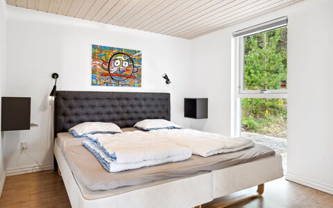 Thjodulf - 300M from the Sea: Mobilia, Letto, Camera Da Letto, Interior Design, Legna, Pavimentazione, Pavimento, Bedding, Lenzuolo, Camera