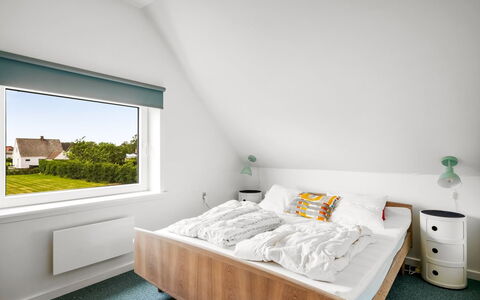 Othinkarl - 1Km from the Sea: Interior Design, Camera Da Letto, Soffitto, Letto, Pavimentazione, Pavimento, Casa, Illuminazione, Bedding, Lenzuolo